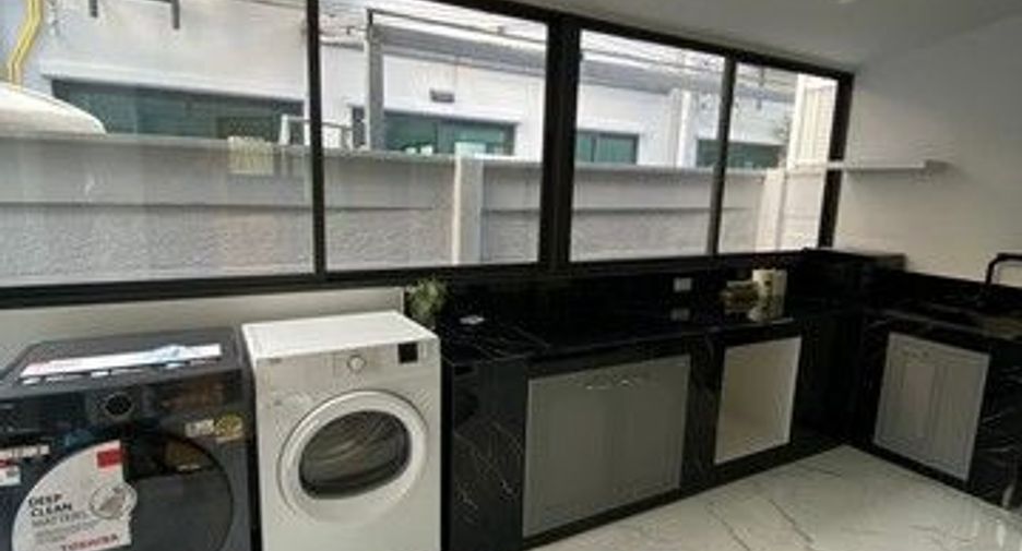 出租 4 卧室 独立屋 在 Huai Khwang, 曼谷