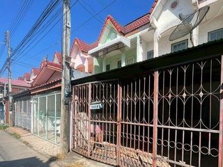Casa adosada en venta de 1 habitaciones en Khok Samrong, Lopburi