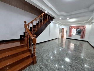 Casa en alquiler de 3 habitaciones en Phasi Charoen, Bangkok