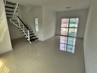 Reihenhaus zum Kauf mit 1 Zimmer in Bang Pa-in, Phra Nakhon Si Ayutthaya