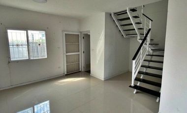 À vendre 1 chambre maison de ville à Bang Pa-in, Phra Nakhon Si Ayutthaya