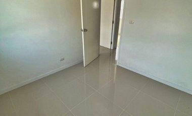 À vendre 1 chambre maison de ville à Bang Pa-in, Phra Nakhon Si Ayutthaya