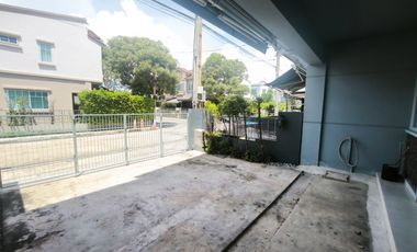 Haus zur Miete und zum Kauf mit 3 Zimmer in Bang Phli, Samut Prakan