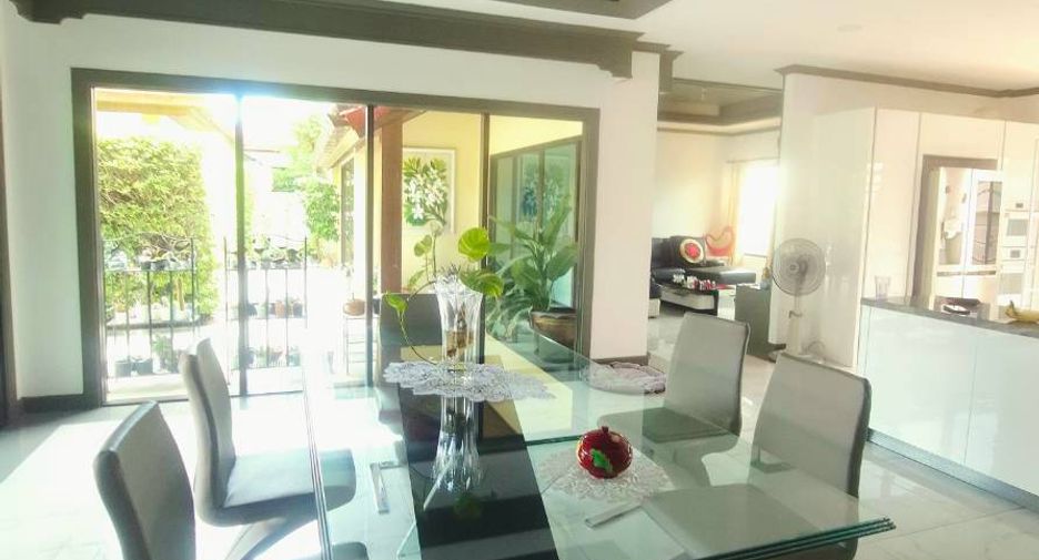 For rent 3 ベッドルーム villa in Huay Yai, Pattaya