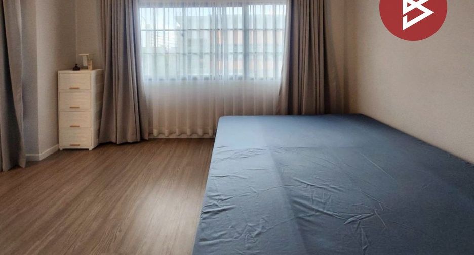 À vendre 4 chambres maison de ville à Bang Kruai, Nonthaburi