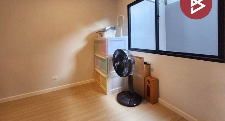 À vendre 4 chambres maison de ville à Bang Kruai, Nonthaburi