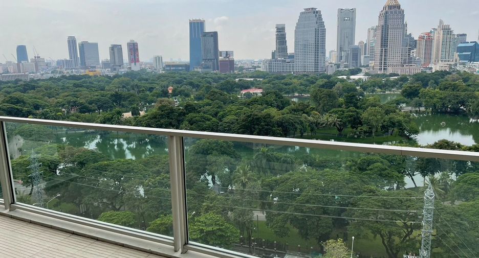 À louer 2 chambres condo à Pathum Wan, Bangkok