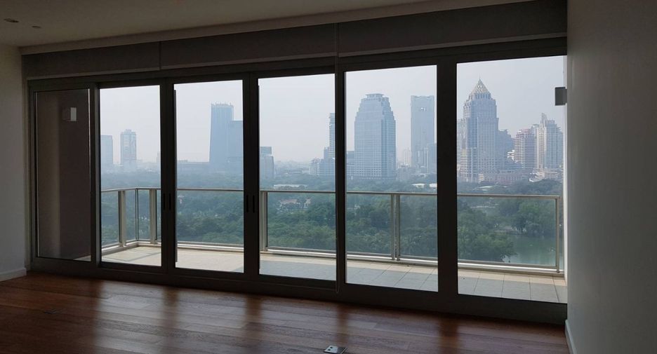 À louer 2 chambres condo à Pathum Wan, Bangkok