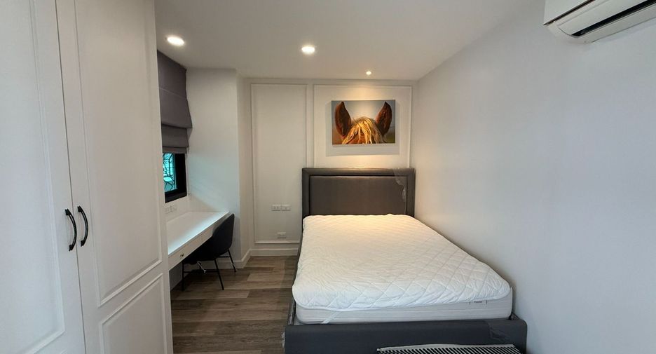 Wohnung zur Miete mit 3 Zimmer in Phra Khanong, Bangkok
