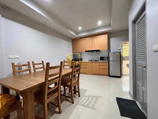 出租 3 卧室 联排别墅 在 Phra Khanong, 曼谷