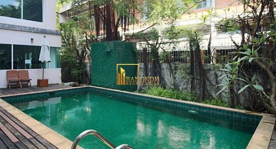 For rent 2 bedrooms apartment in Khlong Toei, Bangkok