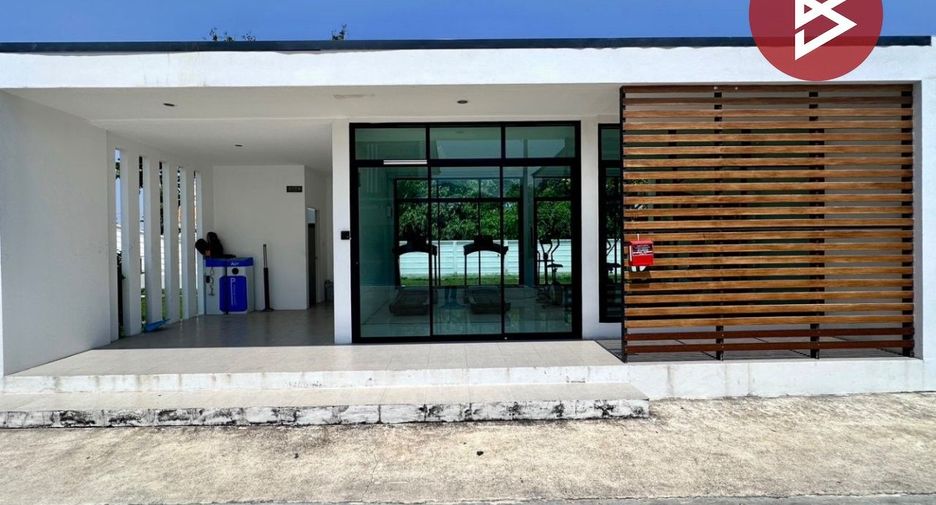 À vendre 4 chambres maison de ville à Mueang Chon Buri, Chonburi