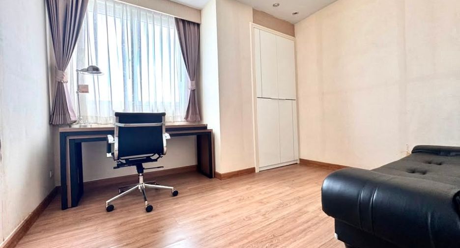 For rent 2 bedrooms condo in Si Racha, Chonburi