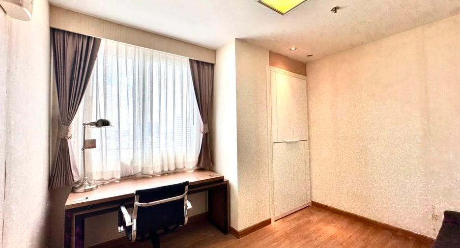 For rent 2 bedrooms condo in Si Racha, Chonburi