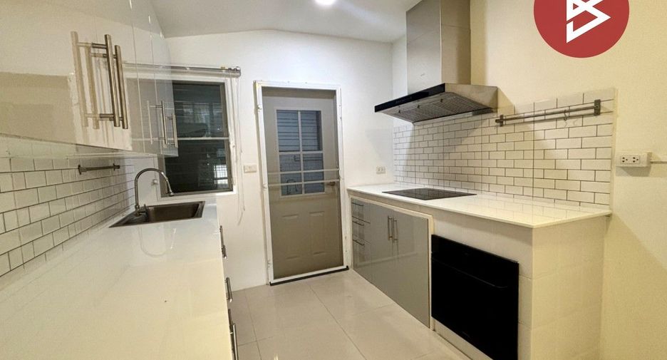 For sale 3 bedrooms townhouse in Mueang Samut Sakhon, Samut Sakhon