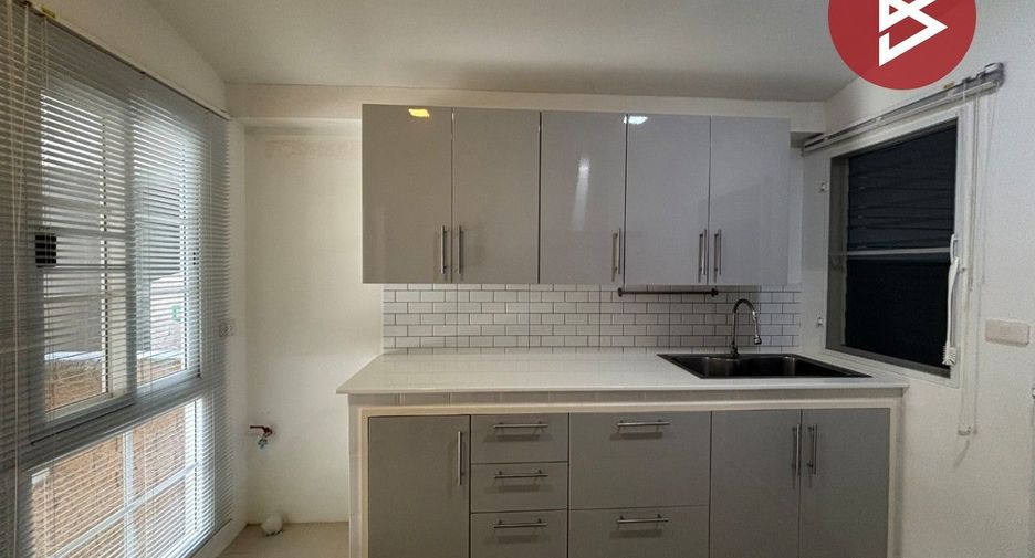 For sale 3 bedrooms townhouse in Mueang Samut Sakhon, Samut Sakhon