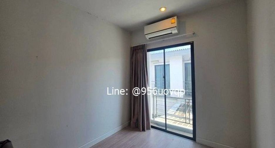 For sale 3 bedrooms townhouse in Prawet, Bangkok