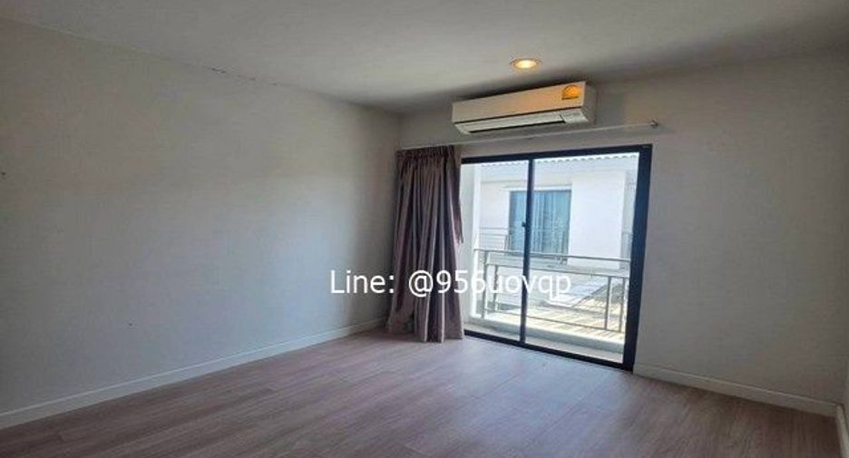For sale 3 bedrooms townhouse in Prawet, Bangkok