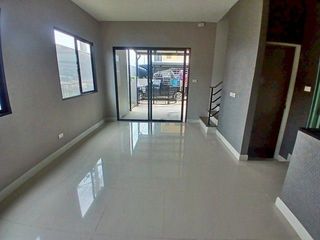 Продажа 1 кровать таунхаус в Phra Samut Chedi, Самутпракан