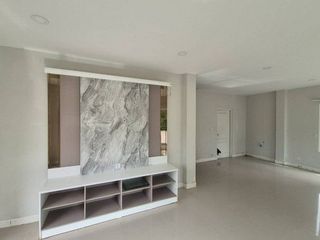 Casa en venta de 1 habitaciones en Phra Samut Chedi, Samut Prakan