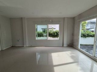 Casa en venta de 1 habitaciones en Phra Samut Chedi, Samut Prakan