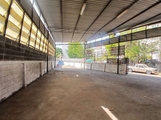 出售 1 卧室 联排别墅 在 Mueang Samut Prakan, Samut Prakan