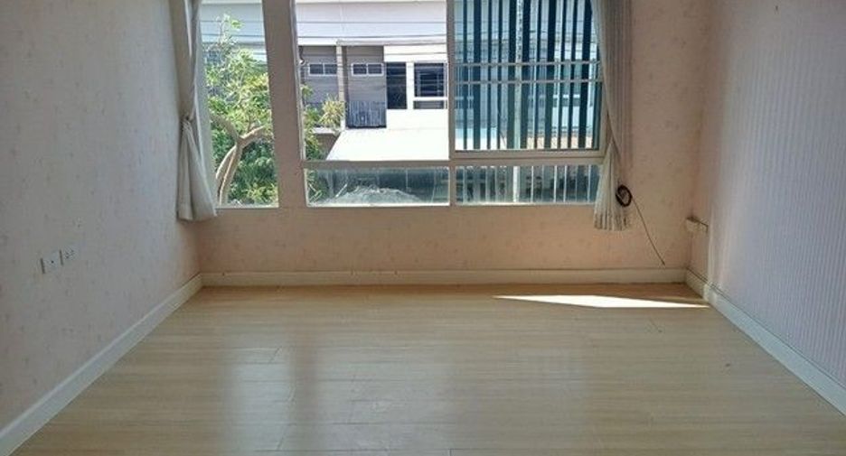 À vendre 1 chambre maison de ville à Thung Khru, Bangkok