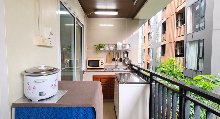 À vendre 2 chambres condo à Phra Khanong, Bangkok