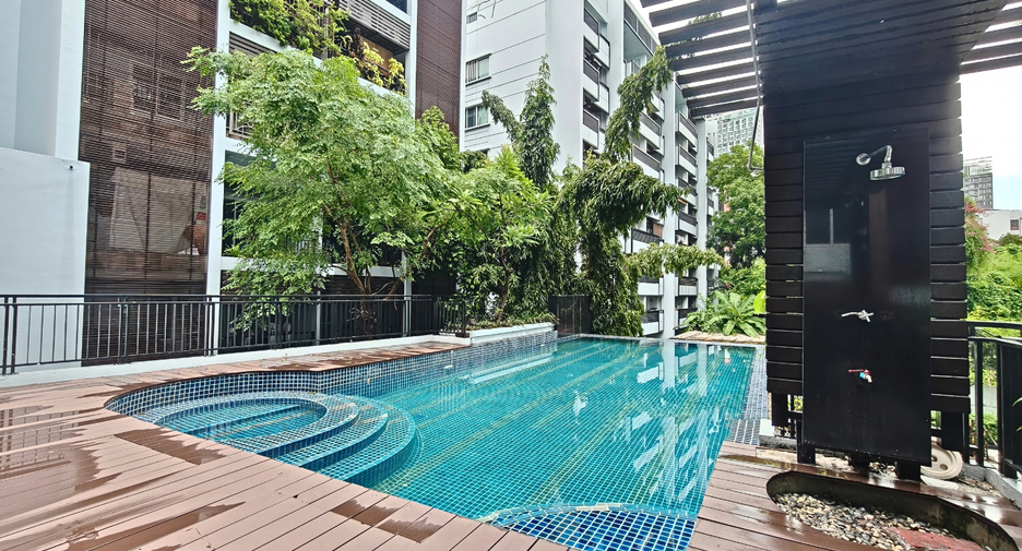À vendre 2 chambres condo à Phra Khanong, Bangkok