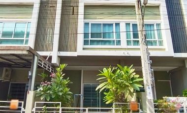 For rent and for sale 3 bedrooms townhouse in Saphan Sung, Bangkok