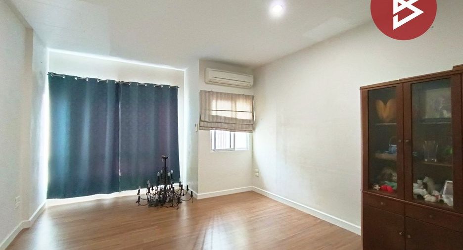 For rent and for sale 3 bedrooms townhouse in Saphan Sung, Bangkok