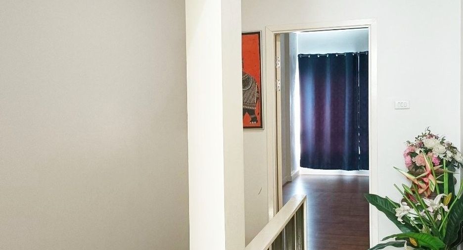 For rent and for sale 3 bedrooms townhouse in Saphan Sung, Bangkok