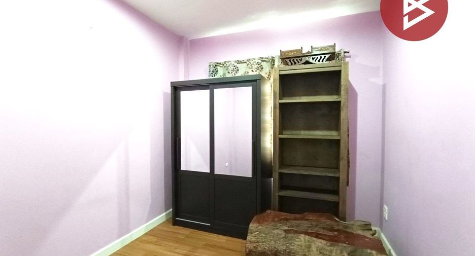 For rent and for sale 3 bedrooms townhouse in Saphan Sung, Bangkok