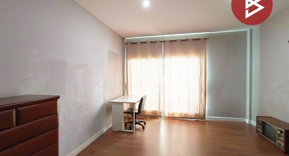 For rent and for sale 3 bedrooms townhouse in Saphan Sung, Bangkok