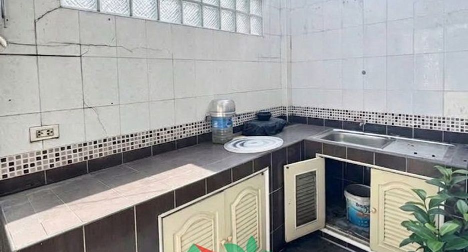 À vendre 3 chambres maison de ville à Pak Kret, Nonthaburi