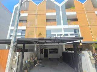 出租 4 卧室 独立屋 在 Lat Phrao, 曼谷
