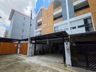 出租 4 卧室 独立屋 在 Lat Phrao, 曼谷