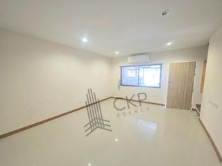 出租 4 卧室 独立屋 在 Lat Phrao, 曼谷