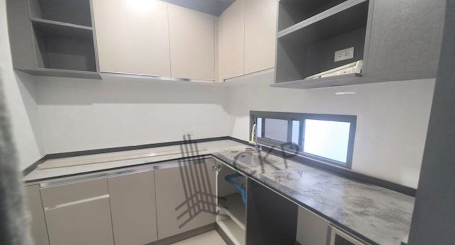 出租 4 卧室 独立屋 在 Lat Phrao, 曼谷