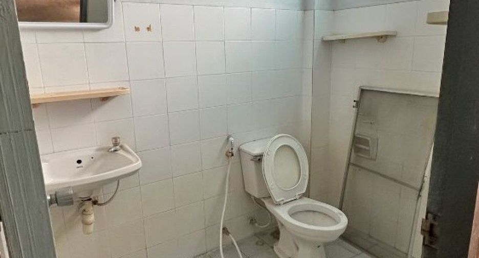 Gewerbefläche zum Kauf mit 4 Zimmer in Mueang Phitsanulok, Phitsanulok