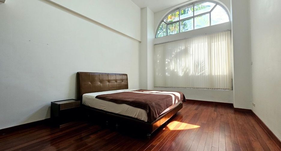 For sale 1 bed condo in Pathum Wan, Bangkok