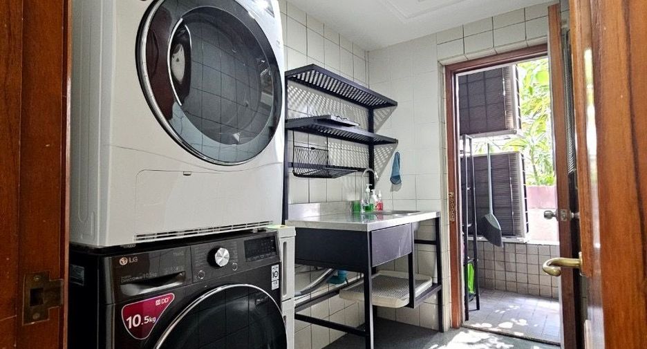 For sale 1 bed condo in Pathum Wan, Bangkok
