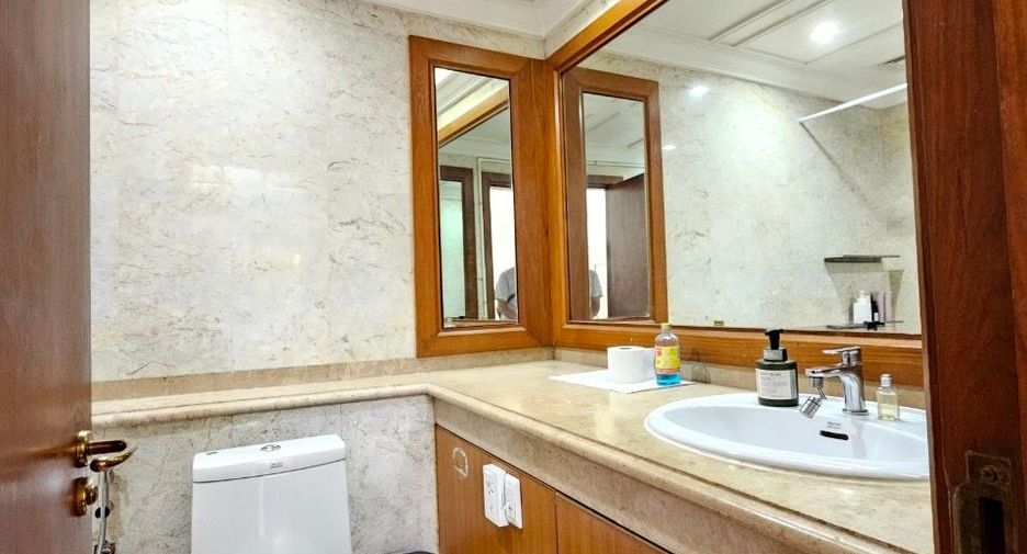 For sale 1 bed condo in Pathum Wan, Bangkok