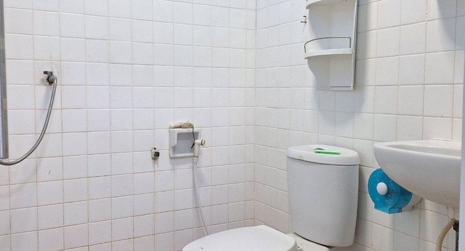 For sale 2 bedrooms townhouse in Mueang Samut Prakan, Samut Prakan