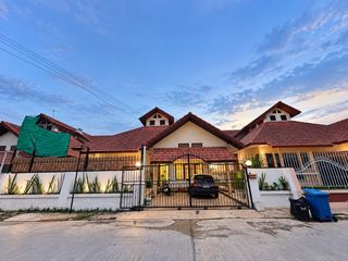 Casa en alquiler de 4 habitaciones en Bang Lamung, Chonburi