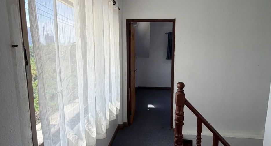 Casa en alquiler de 4 habitaciones en Jomtien, Pattaya