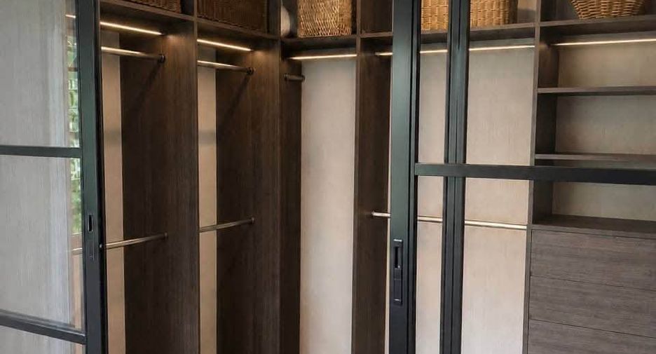 For sale 4 bedrooms house in Taling Chan, Bangkok