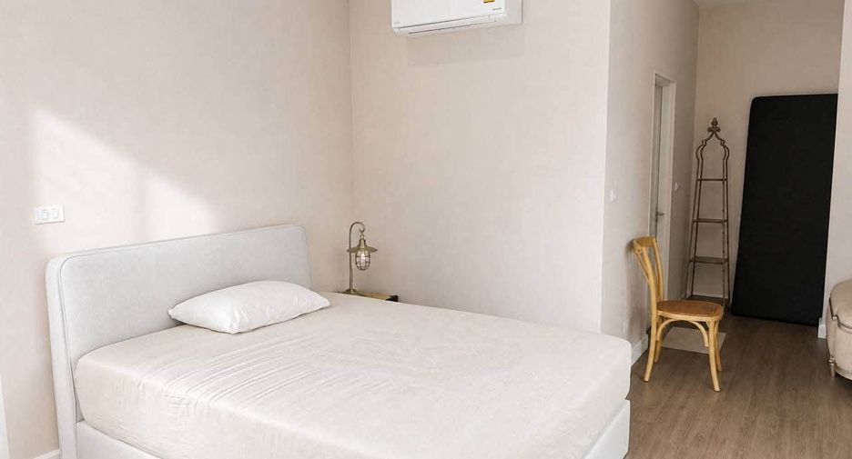 For sale 4 bedrooms house in Taling Chan, Bangkok