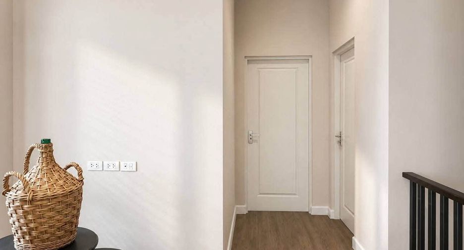 For sale 4 bedrooms house in Taling Chan, Bangkok