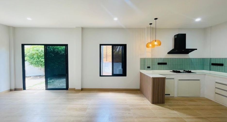 For sale 3 bedrooms house in Bueng Kum, Bangkok